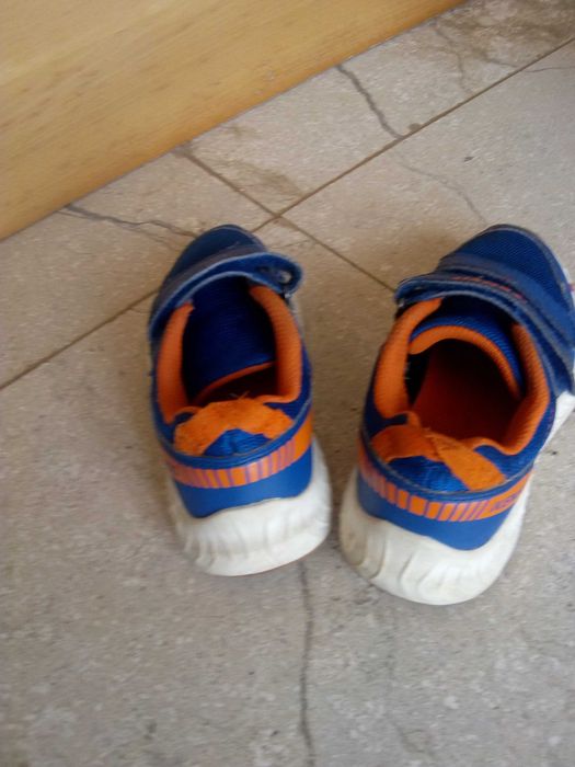 Vând adidasi mărimea 30