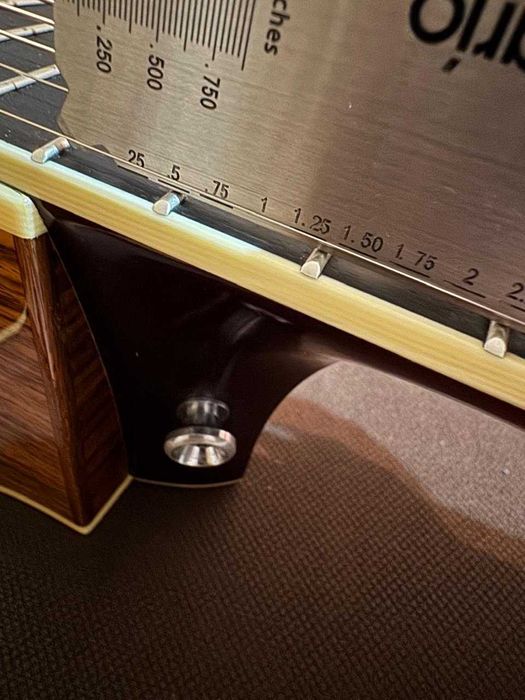 Taylor 710ce (Engelmann Spruce, Ebony) — оригинал