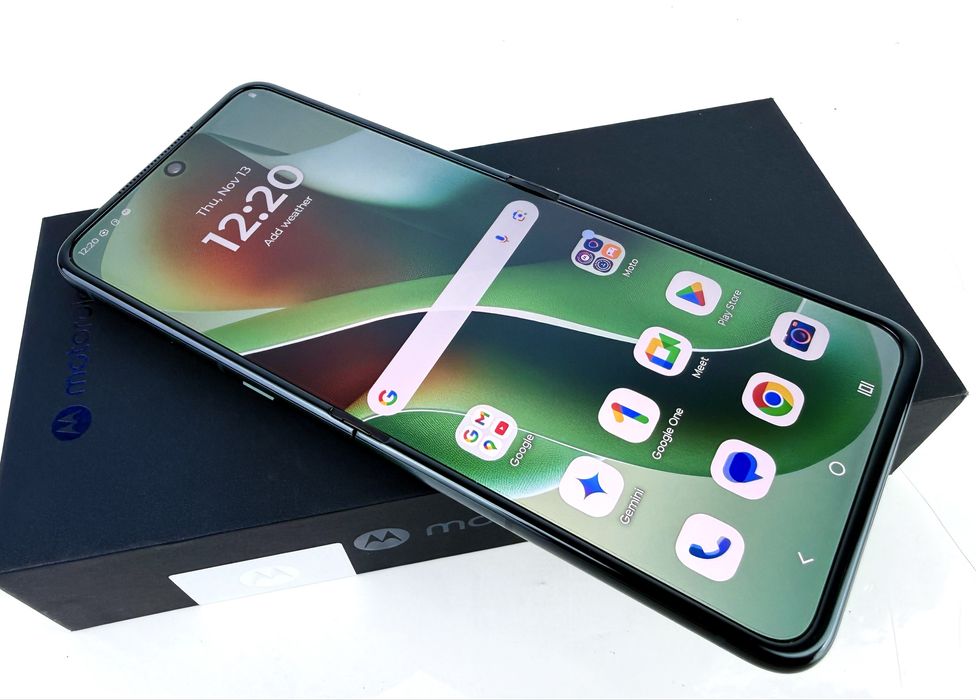 Motorola Razr 60 Ultra 512GB 16RAM Scarab Перфектен! 3г. Гаранция!