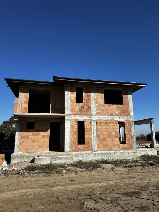 Case de vanzare 4 camere dezvoltator