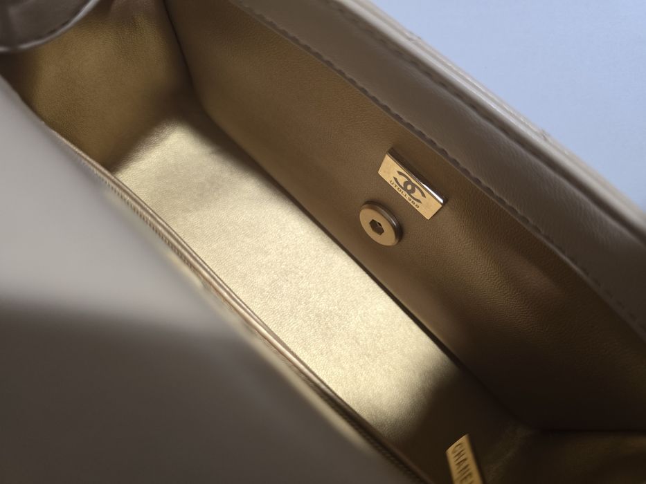 Налична чанта Chanel Flap Bag Beige