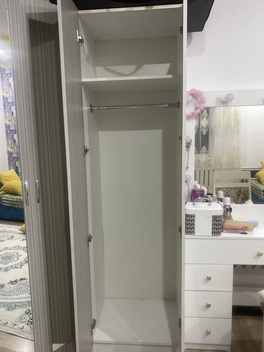 Угловой шкаф для одежды