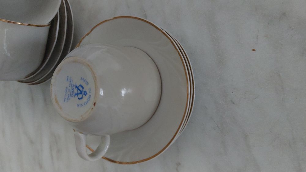 Cești cafea și farfurioare