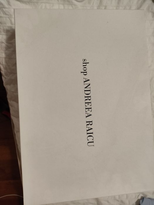 Rochie catifea (Andreea Raicu)