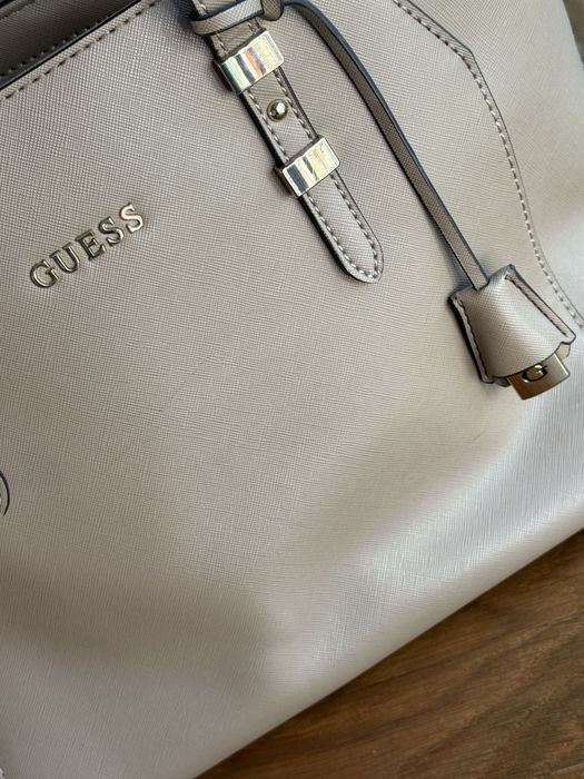Geanta Tote Guess