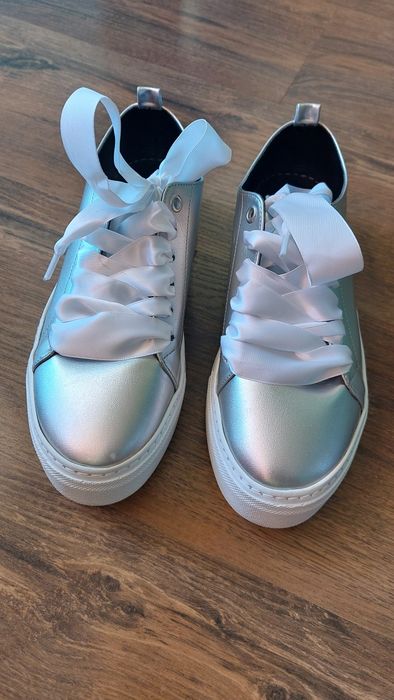 Официални сребристи кецове