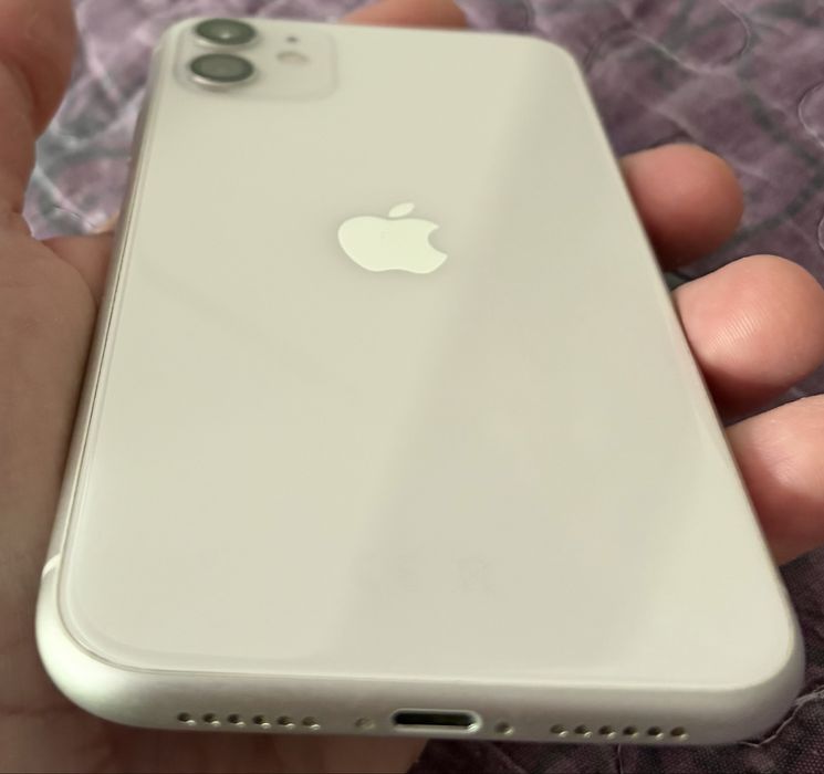 Vand Iphone 11 alb, 64 GB, impecabil