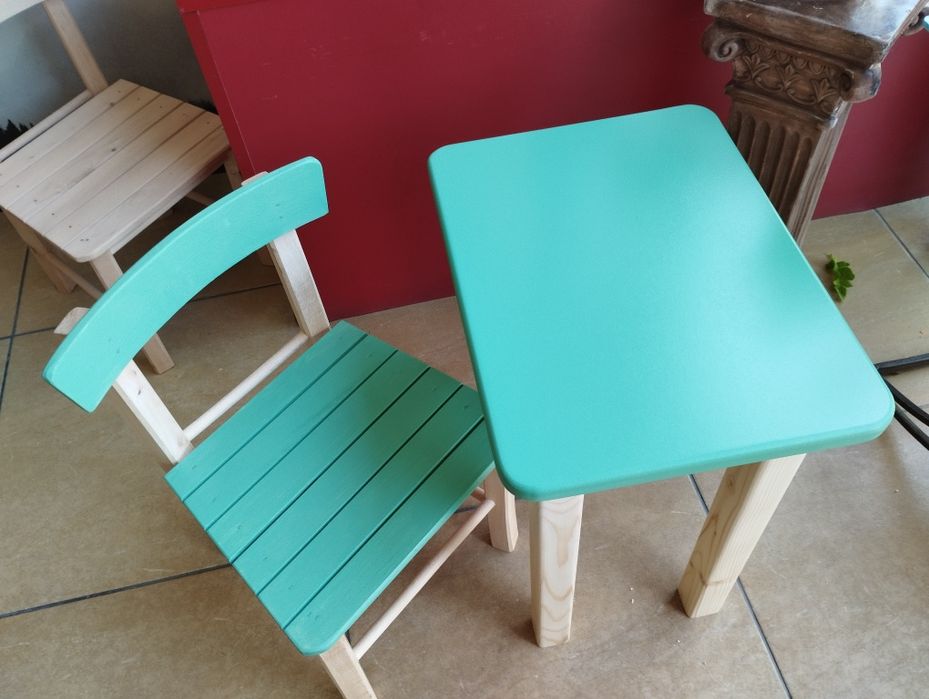 Детски комплект масички със столчета. Производител.