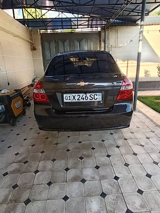 Продаю свою Нексию 3