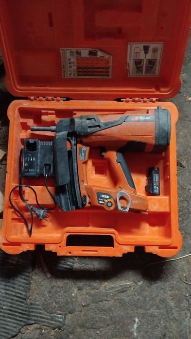 Pistol de cuie spit