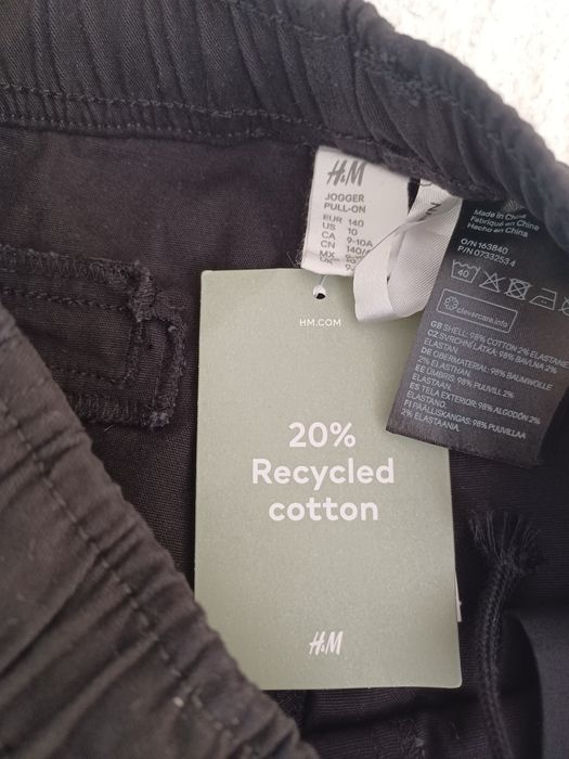 Нов черен панталон за момче HM