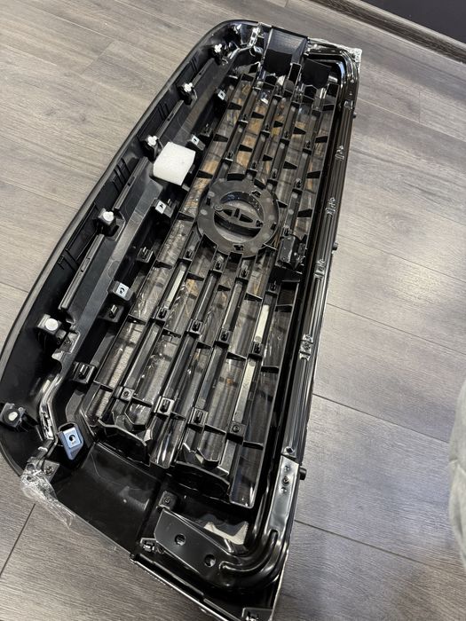 Решетка тойота секвоя фейслифт 2020г. / Toyota sequoia grill facelift