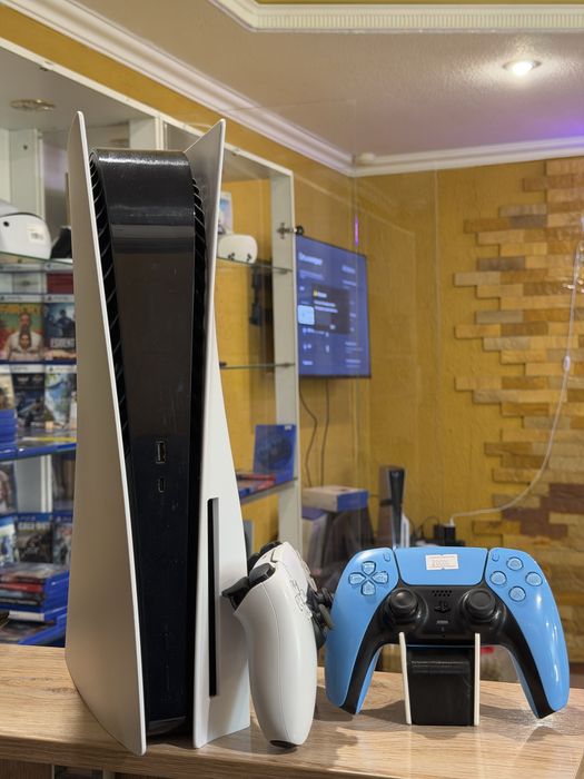 Sony PlayStation 5 с 2 геймпадами + 9 игр в подарок. PS5 2 геймпада