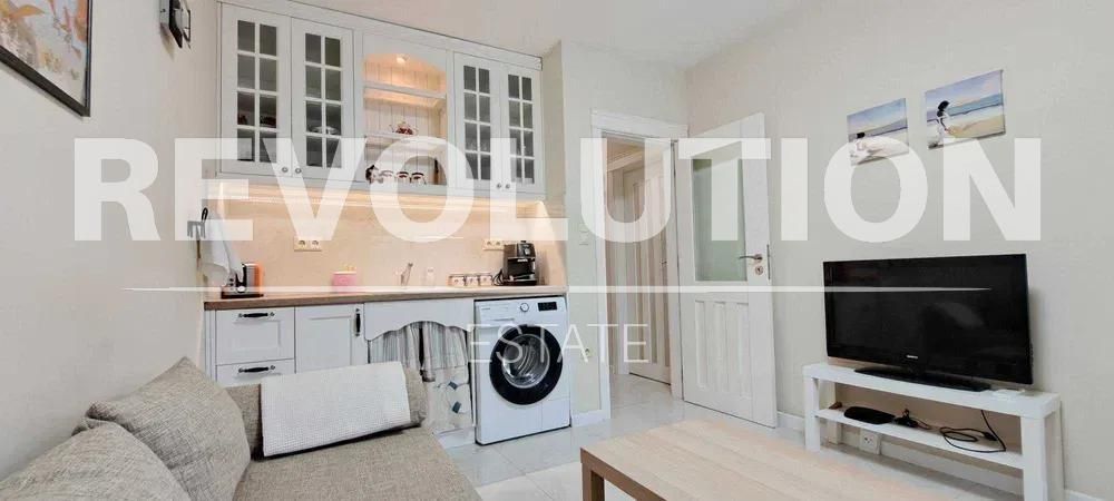 Дава се под наем Тристаен апартамент в Варна, Център - 100 кв.м за 847.62 € - Снимка #1