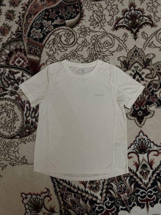 Спортивные женские футболки