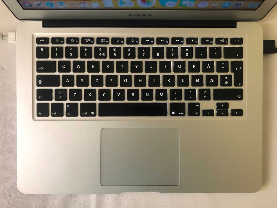 MacBook Air 13,3  2011, i5 1,7 GHz, 4 GB, SSD 128 GB, stare f. buna