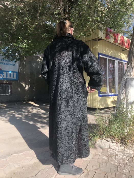 Продам каракулевую шубу