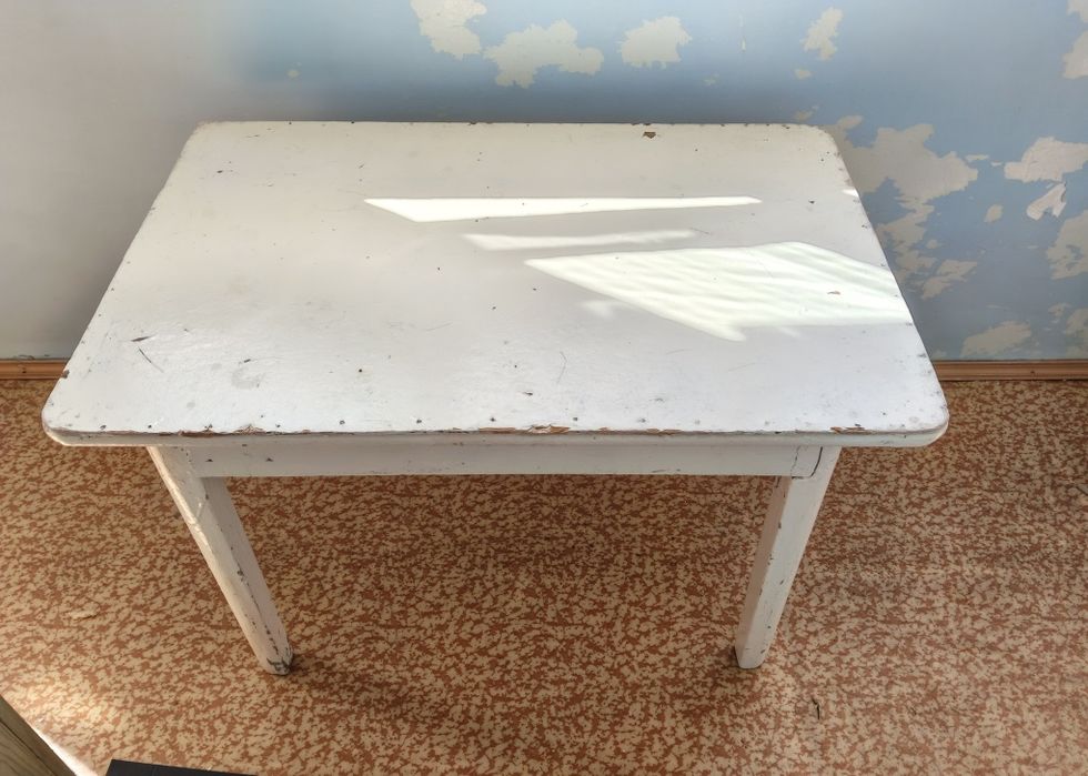 Столик деревянный