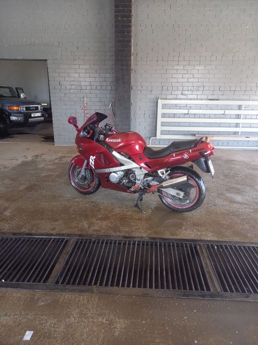 Продам Kawasaki ZZR 400