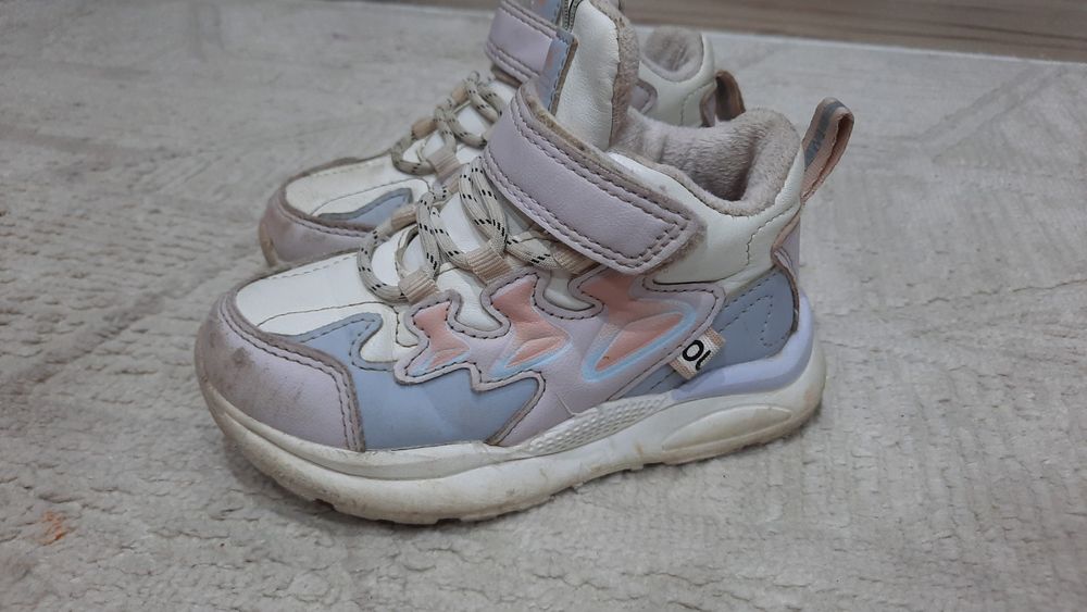 Продам детскую обувь