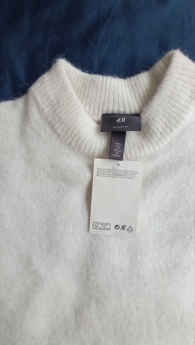 Нов мек пуловер на HM, S р-р, бял унисекс