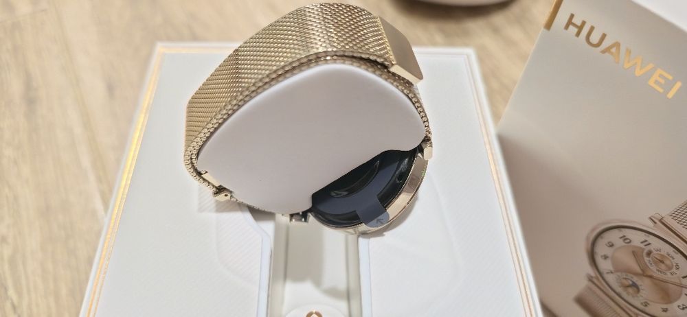 Huawei watch gt 5 gold 41mm.