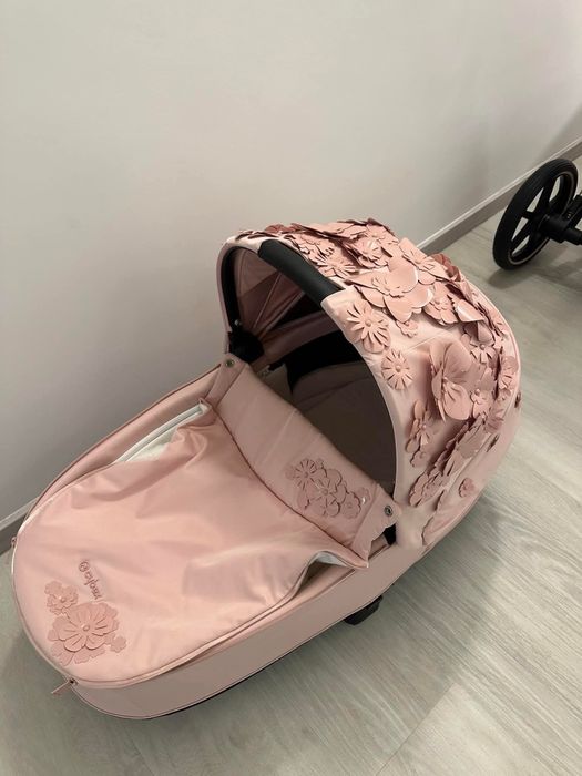 Vand Carucior Priam 4 Cybex roses