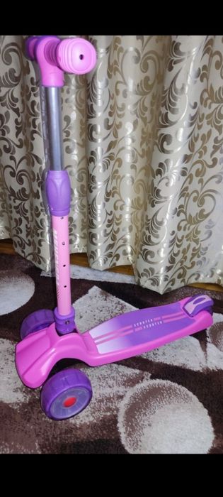 Продается 3х колесный самокат