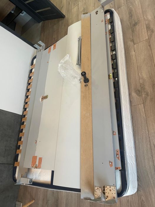 Кровать с 2 тумбами