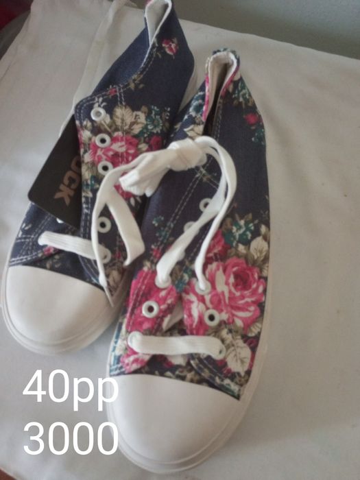 Босоножки и кроссовки