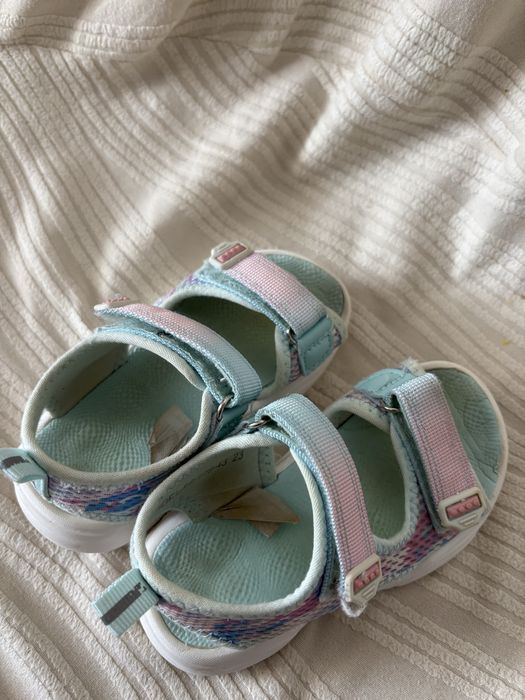 Отдам сандали для девочки