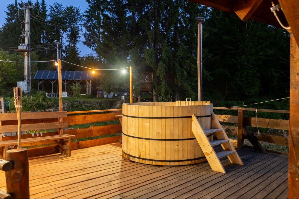 Cabana Cezar ,Maramures, la munte cu ciubar si peisaj de vis