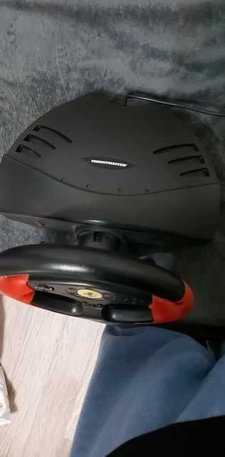Волан с педали Thrustmaster Ferrari Racing Wheel Red Legend Edition