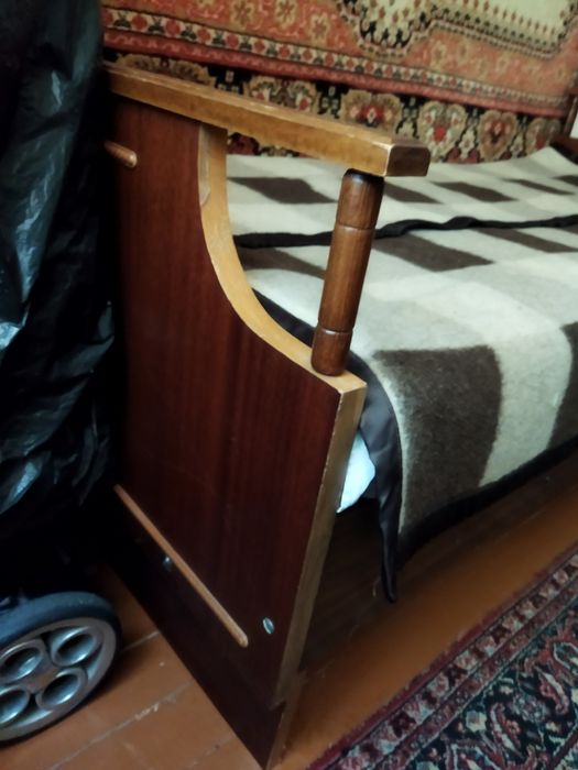 Дом  и  Сад  .   Продам   кровать