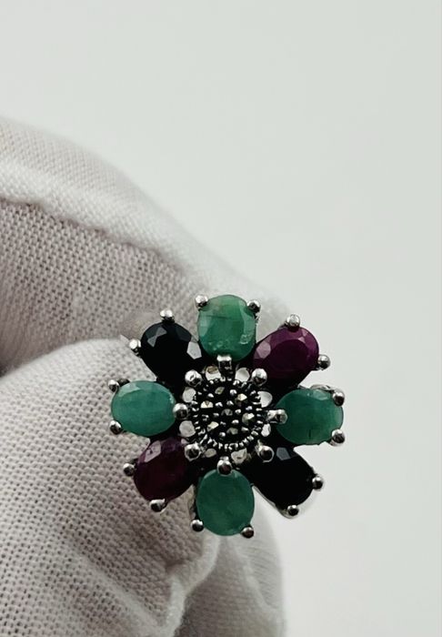 Сребърен пръстен с полускъпоценни камъни тип Цвете