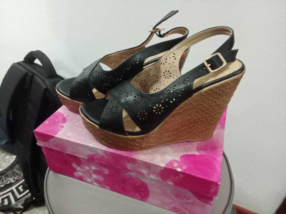 Босоножка женская