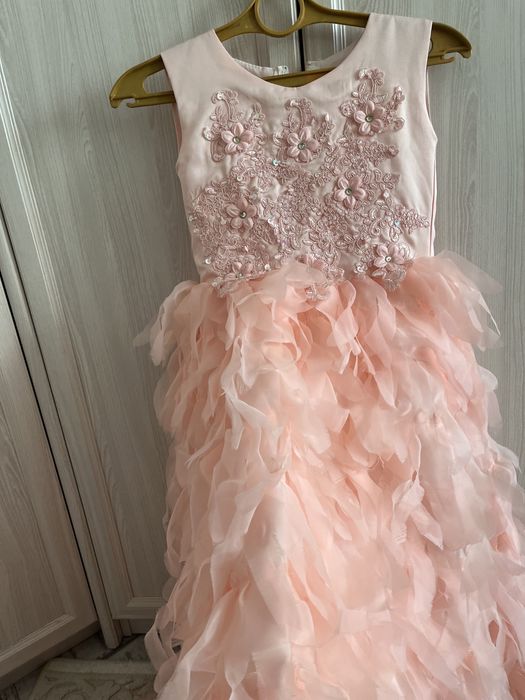 Платье со шлейфом