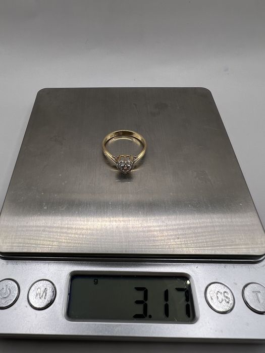 Продам золотое кольцо .