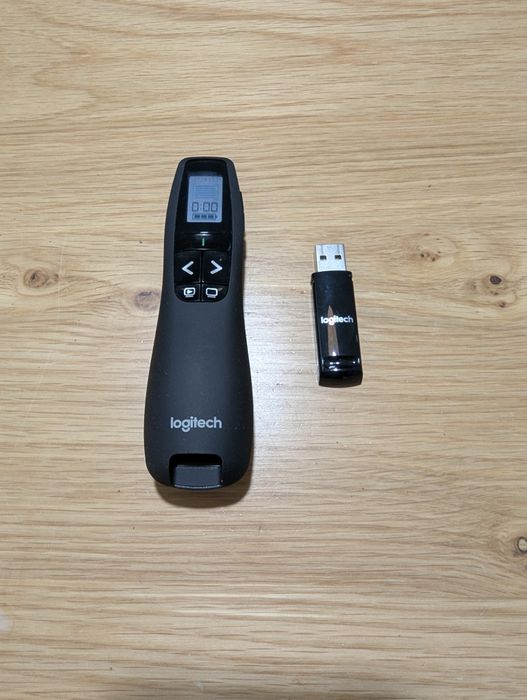 Logitech Professional Presenter R800 – telecomandă prezentări cu laser VERDE + LCD
