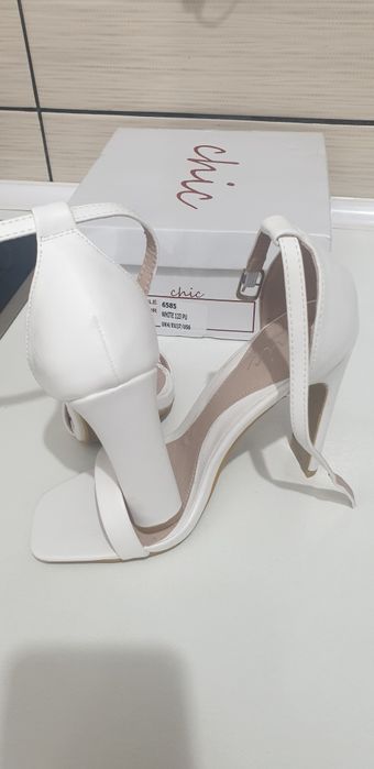 Sandale Chic,noi