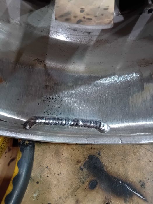 Sudură jante aluminiu și îndreptat și echilibrat.