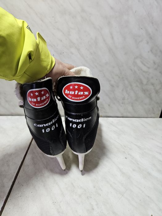 Patine 17 hochei hochey Botas  marimea  32  ( 21  cm)