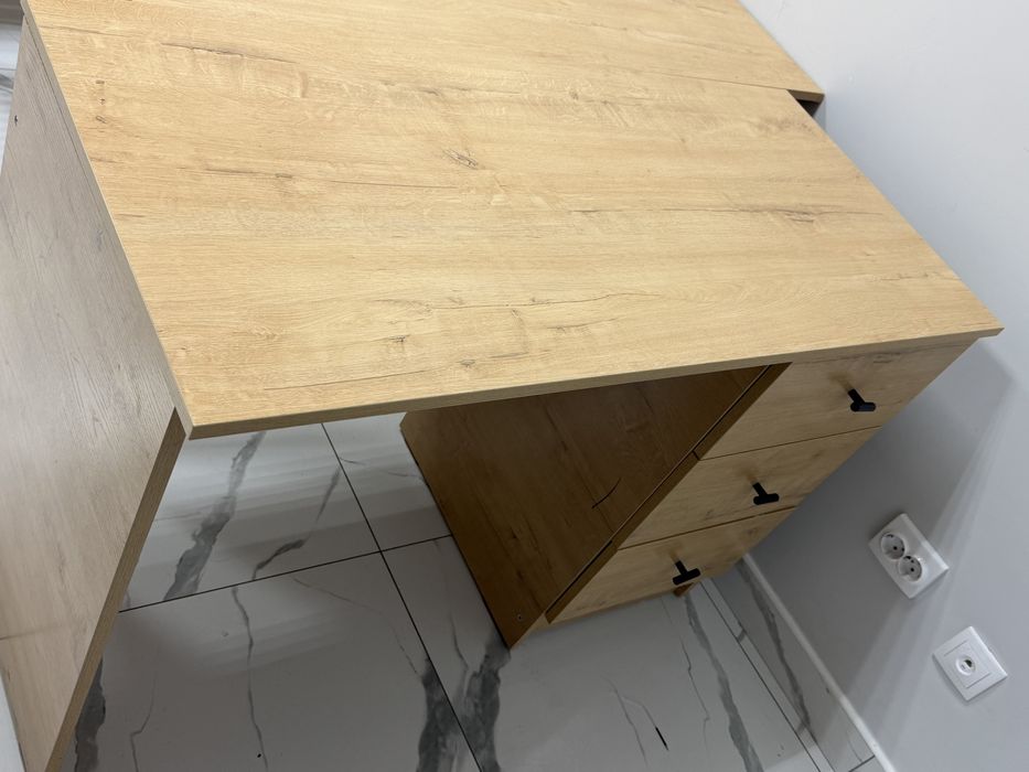 Продам парты и учительские столы