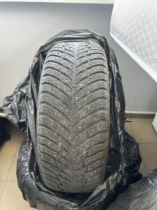Комплект зимних шипованных шин Nokian Hakkapeliitta 205/55 R16