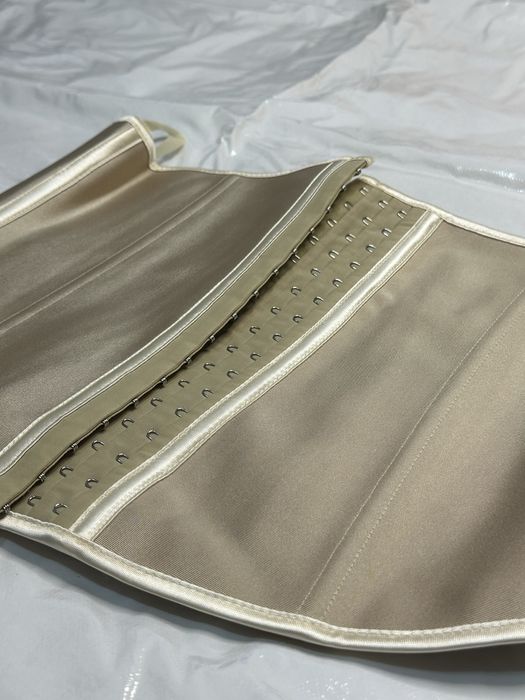 латексный, женский корсет