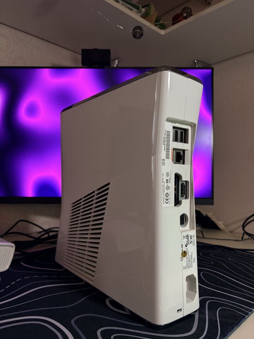 Xbox 360 S + Kinect + 2 геймпада + 150 игр