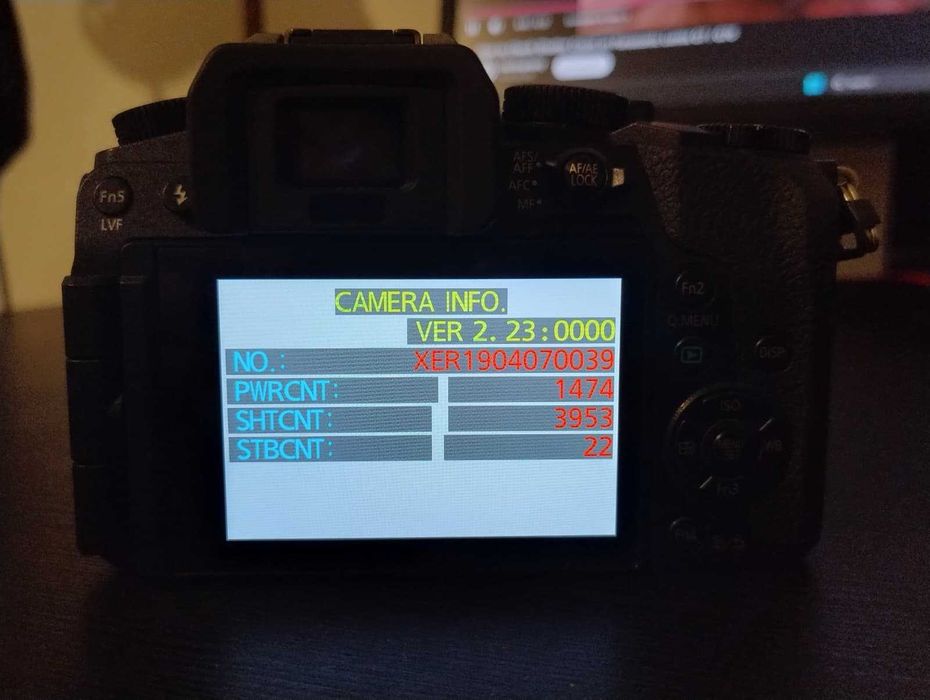 Panasonic Lumix G7 + Obiectiv 14-42mm | Doar 4000 cadre | 3 Acumulatori | Cutie | Impecabil