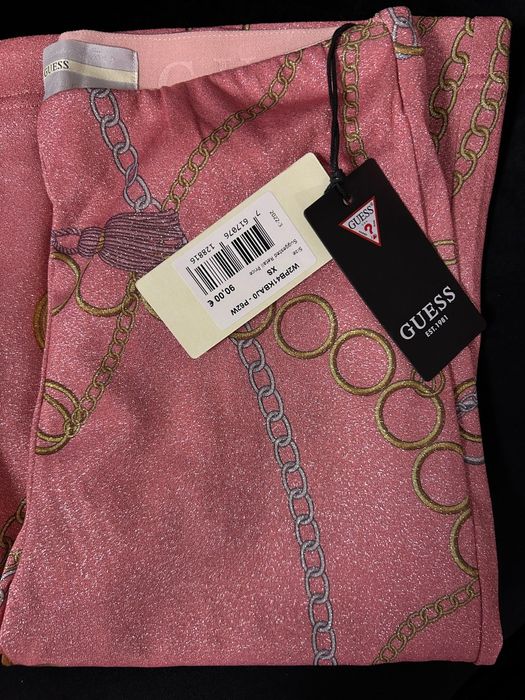 Pantaloni roz, evazati, elastici
Pantaloni roz ,evazați, elastici 

-