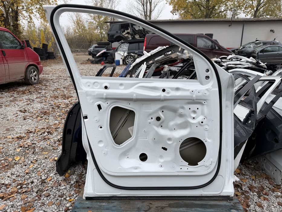 Врата Audi Q6 E Tron