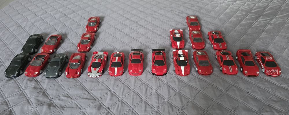 Колекция ферари колички и самолетче